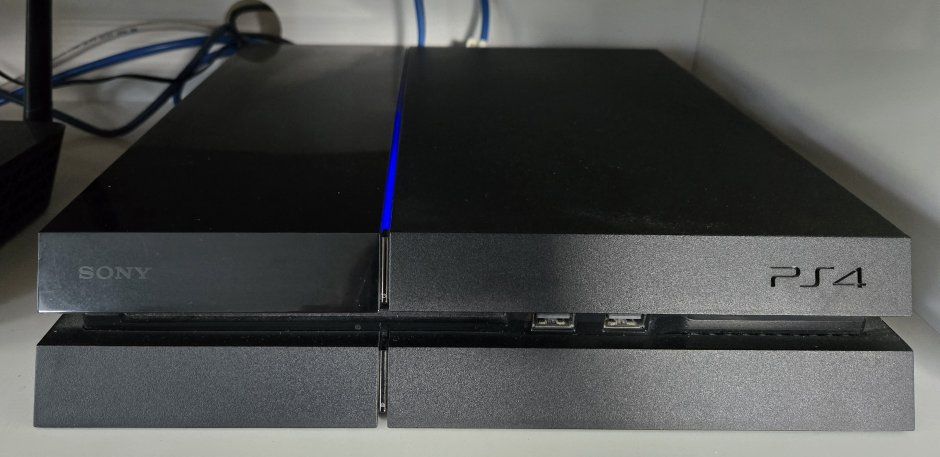 Sony PlayStation 4 (PS4) Original Console CUH-1115A w/ 2 Controllers & Power Cable