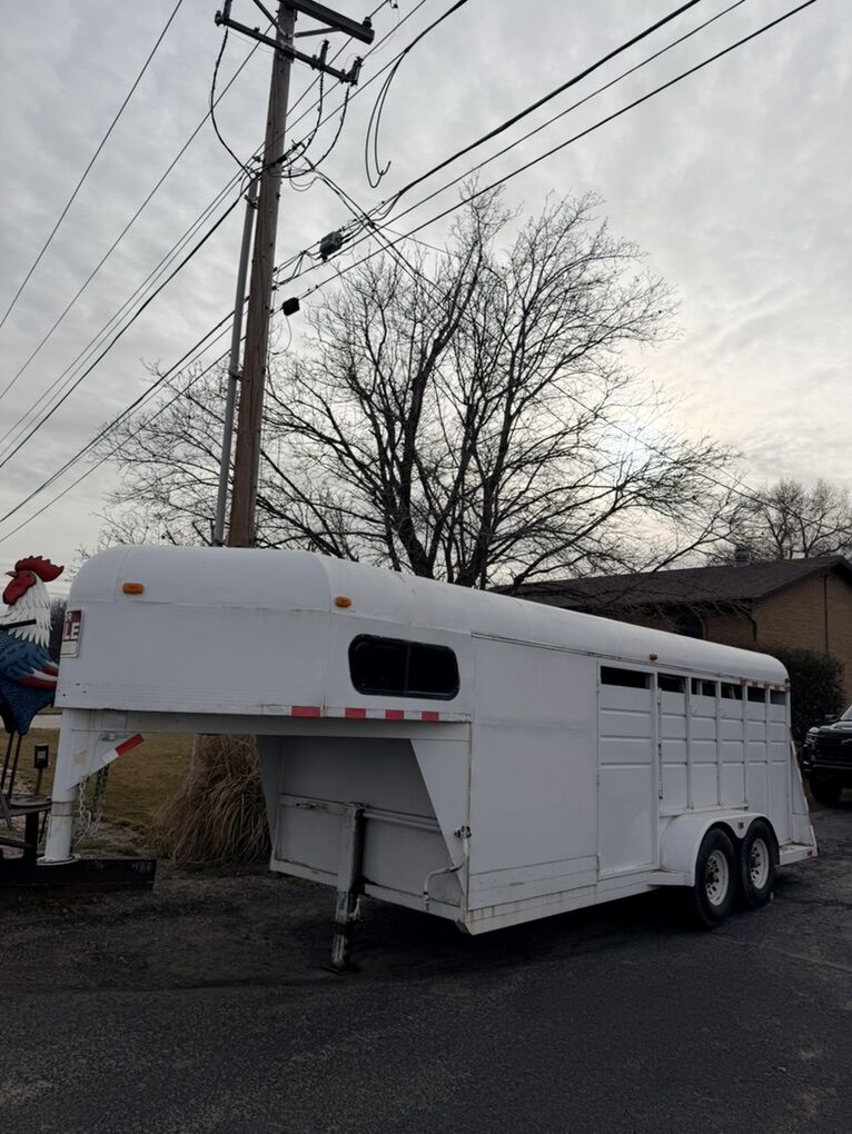 1996 3 Horse Fifth Wheel Trailer
