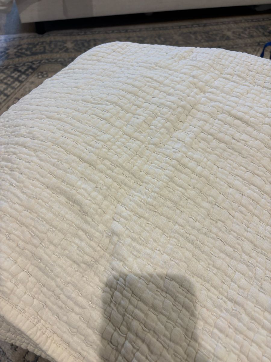 Pottery Barn King Size White Pick Stitch Quilt