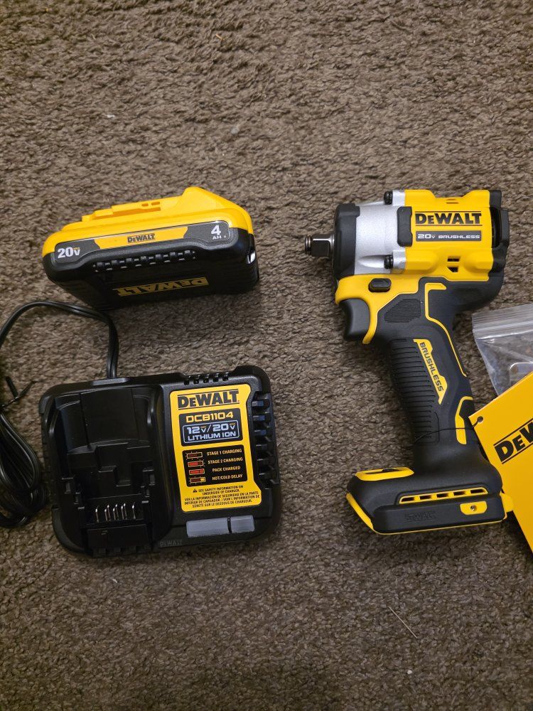 New DeWalt Atomic 20V MAX 1/2in. Impact Wrench Kit