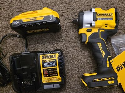 New DeWalt Atomic 20V MAX 1/2in. Impact Wrench Kit
