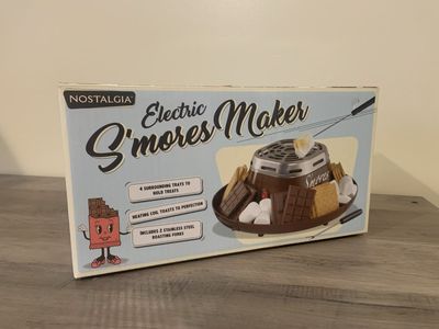 Nostalgia Electric S'mores Maker - Indoor S'mores Kit with 4 Trays & Roasting Forks