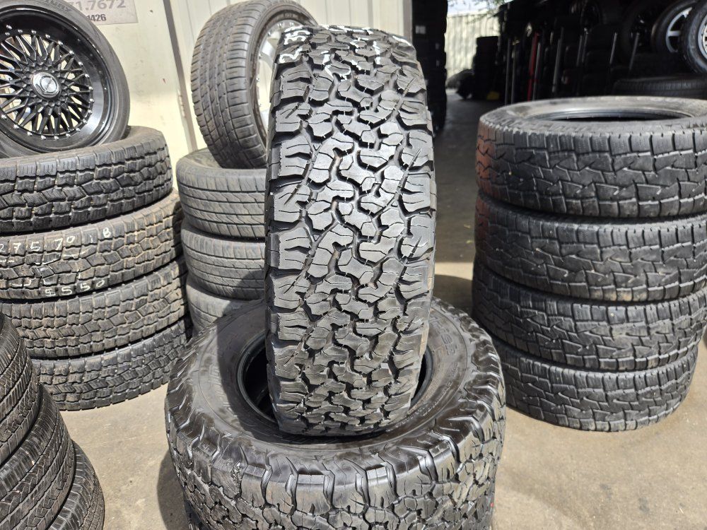 SET LT235/70R16 BF GOODRICH T/A KO2