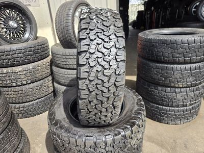 SET LT235/70R16 BF GOODRICH T/A KO2