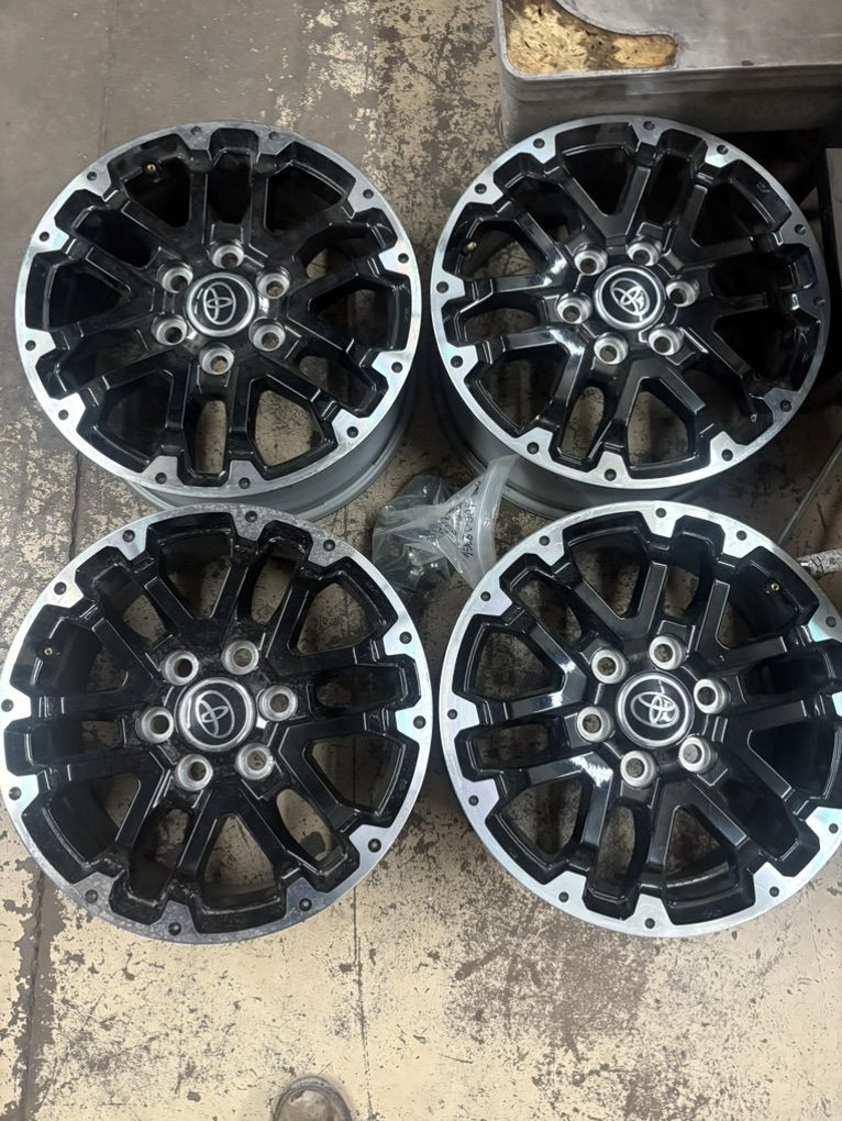 23 Toyota Tundra 18 Inch Wheels & Black Lugs