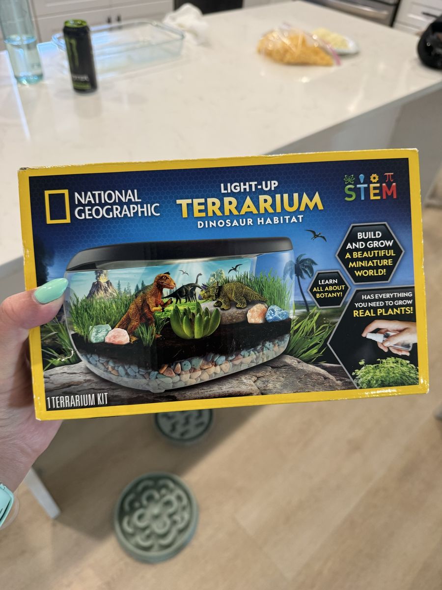 National Geographic Light-Up Terrarium Dinosaur Habitat STEM Kit New