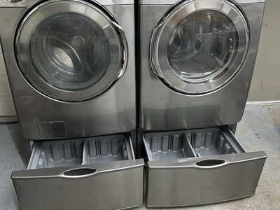 Samsung stainless washer and dryer with pedestals