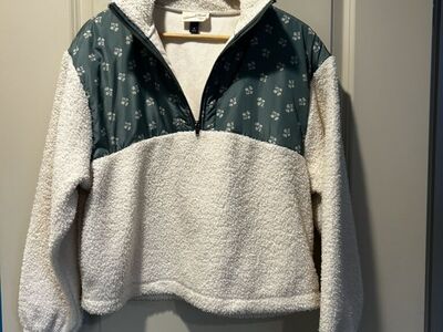 Universal Thread Quarter Zip Sweatshirt Medium