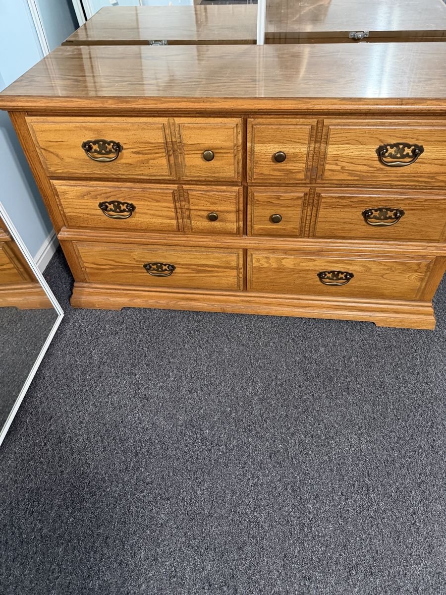 Wooden Dresser with 8 Drawers - Classic Oak Finish