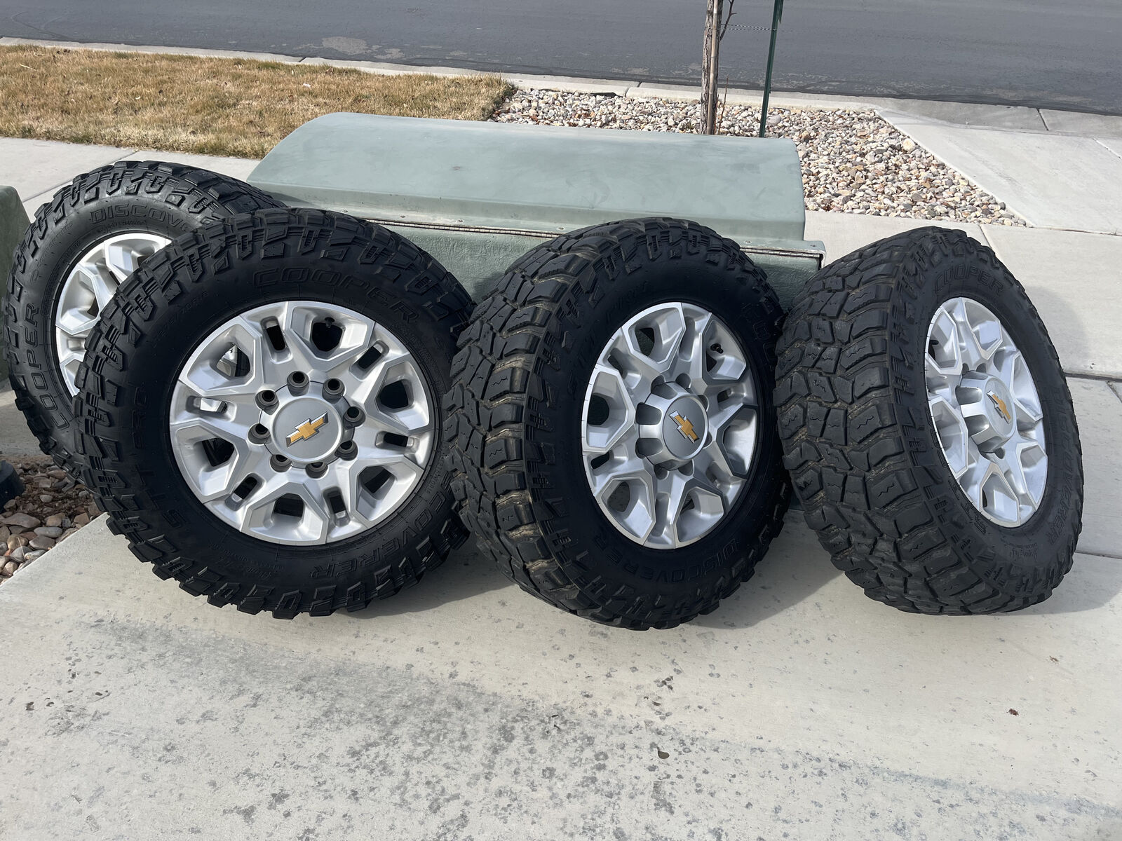 2023 Chevrolet Silverado HD 2500/3500 Wheels and tires 275/70R18