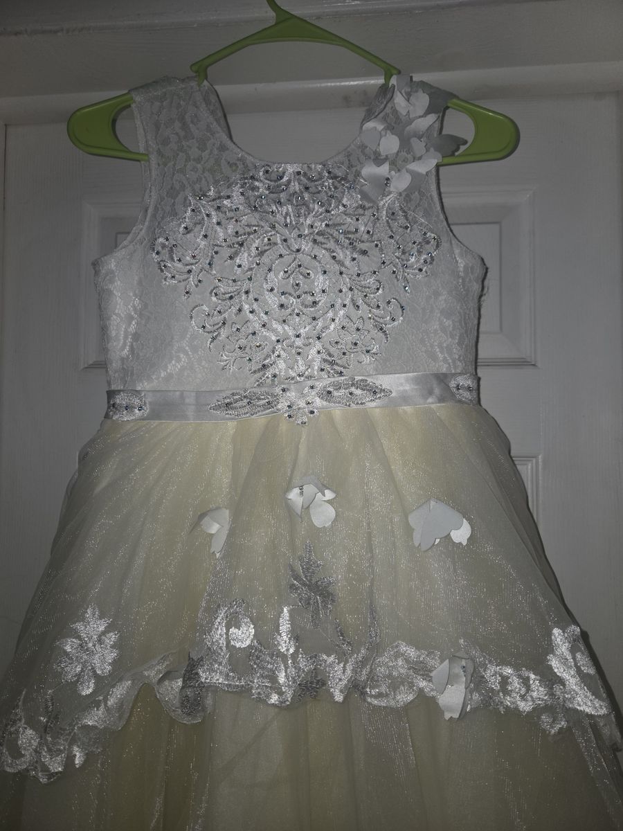 Girls White & Champagne Lace Tulle Formal Dress $75 O.B.OSize 10 Flowy Petal Embellishments