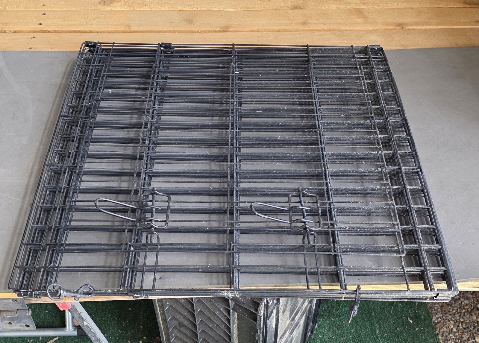 Pet Run Enclosure Portable 2 Feet High 16 Feet Long With Clips