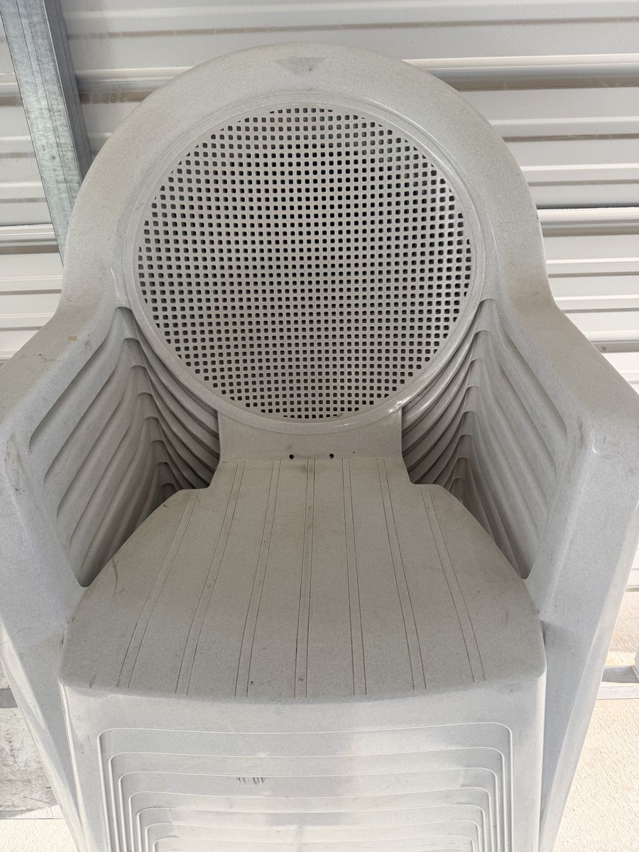 palstic chairs