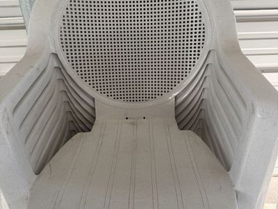 palstic chairs