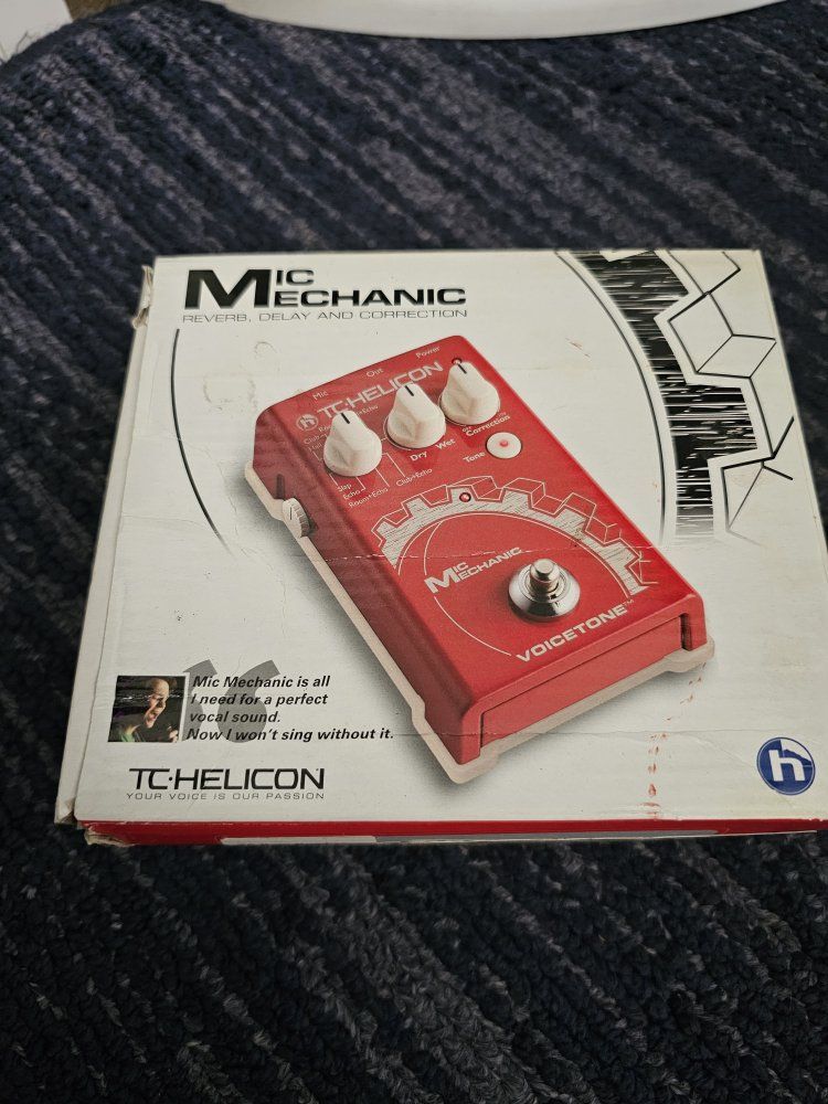 TC-Helicon VoiceTone Mic Mechanic Vocal Effects Pedal - Reverb, Delay, & Correction