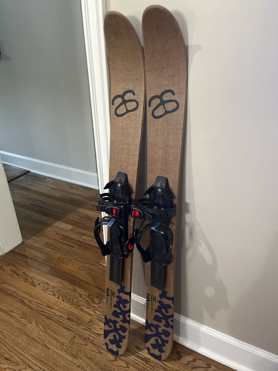 Canadian  Hok skis
