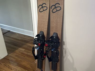 Canadian Hok skis