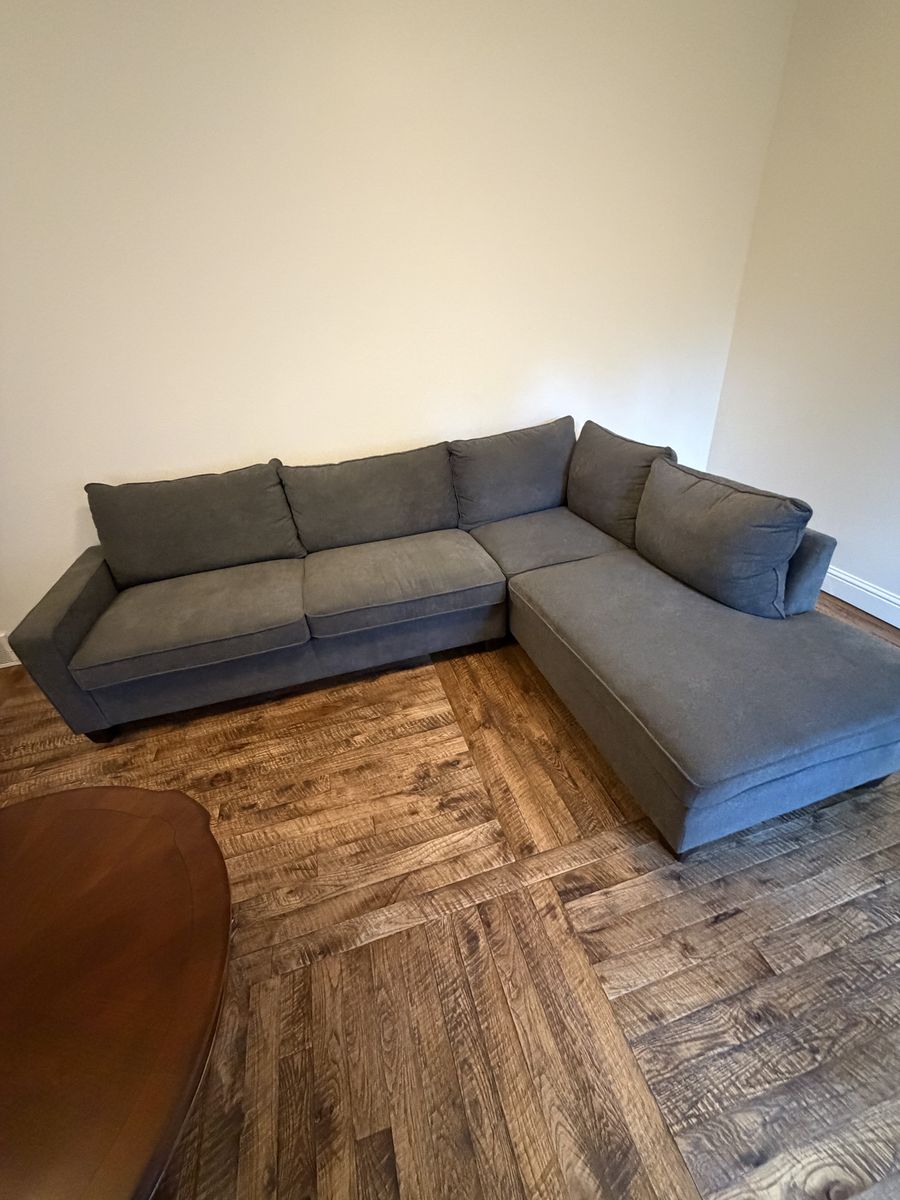 Living Spaces 109” 2 Piece L-Shaped Sectional