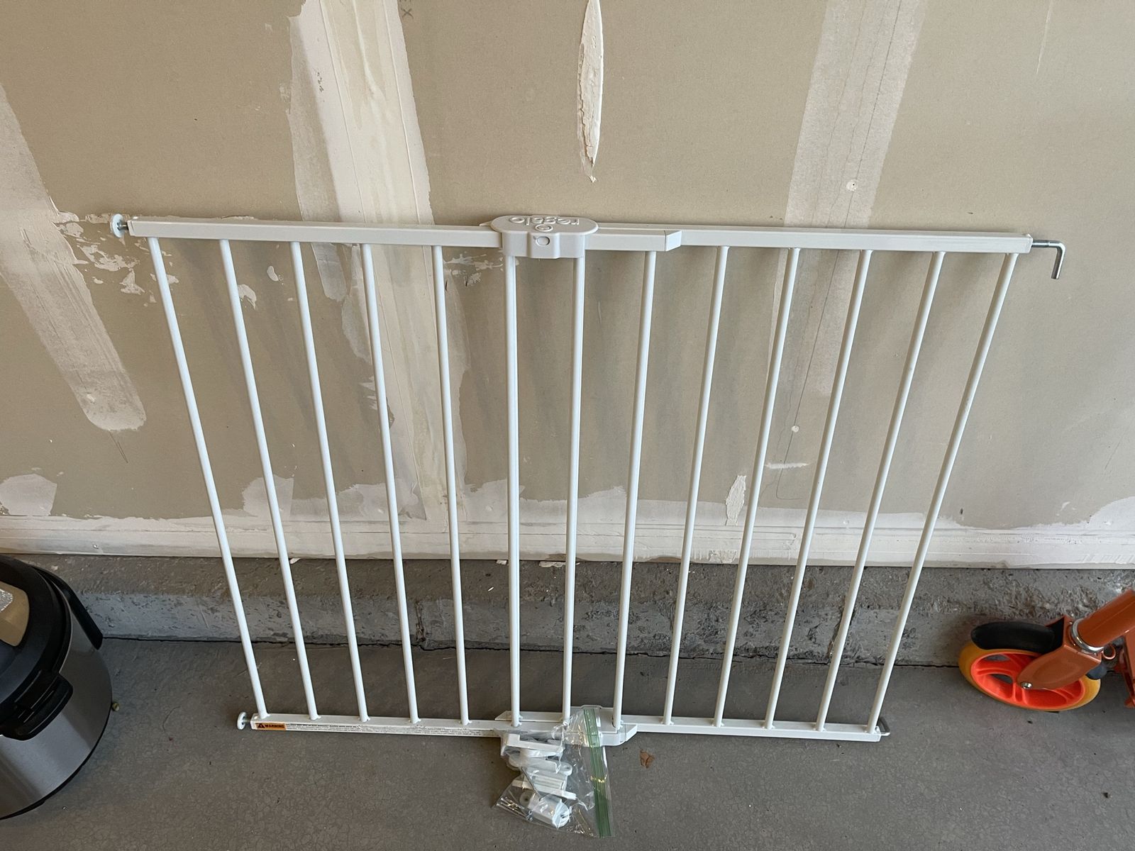 Regalo Baby Gate Wall Mount