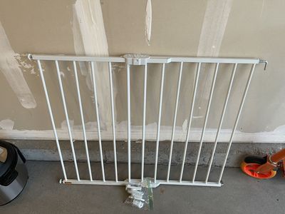 Regalo Baby Gate Wall Mount