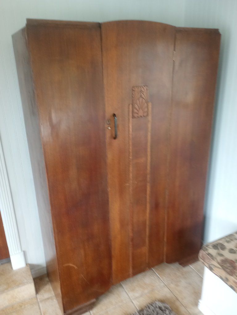 armior ,wardrobe , I'm not Shure what it is called .