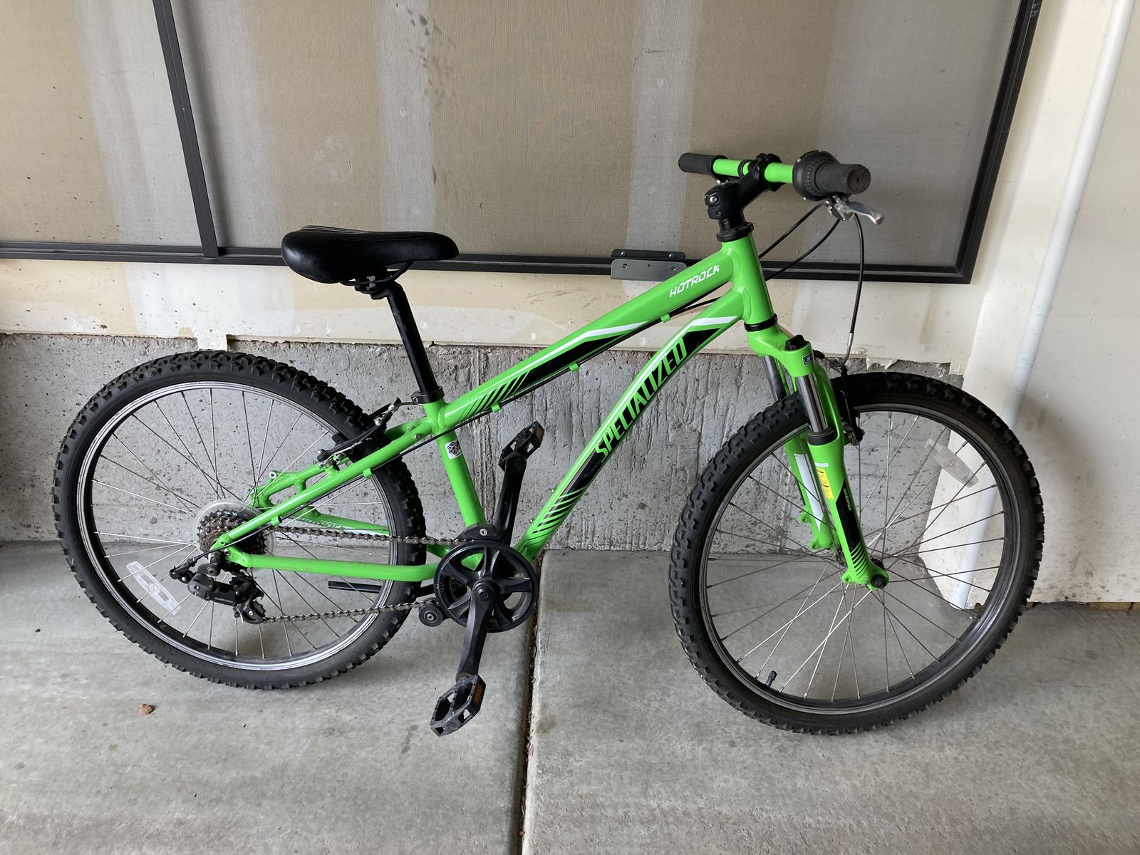 Specialized Hotrock Kids Mountain Bike - 24" - Bicycle