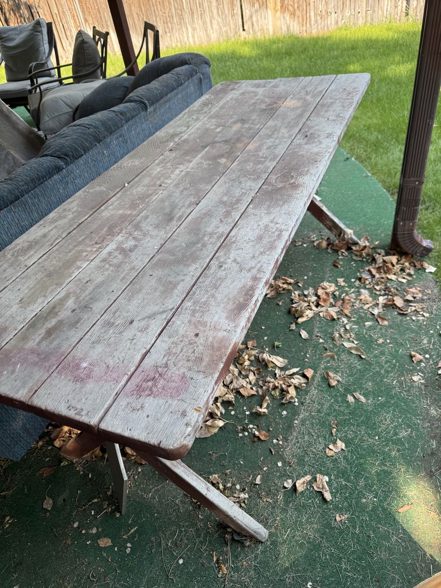 Picnic table
