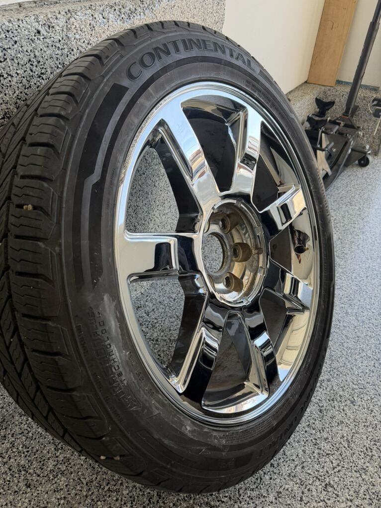 1 Cadillac Escalade Wheel