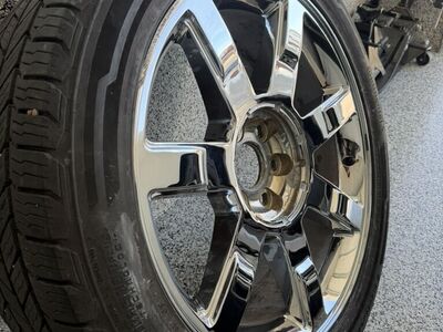 1 Cadillac Escalade Wheel