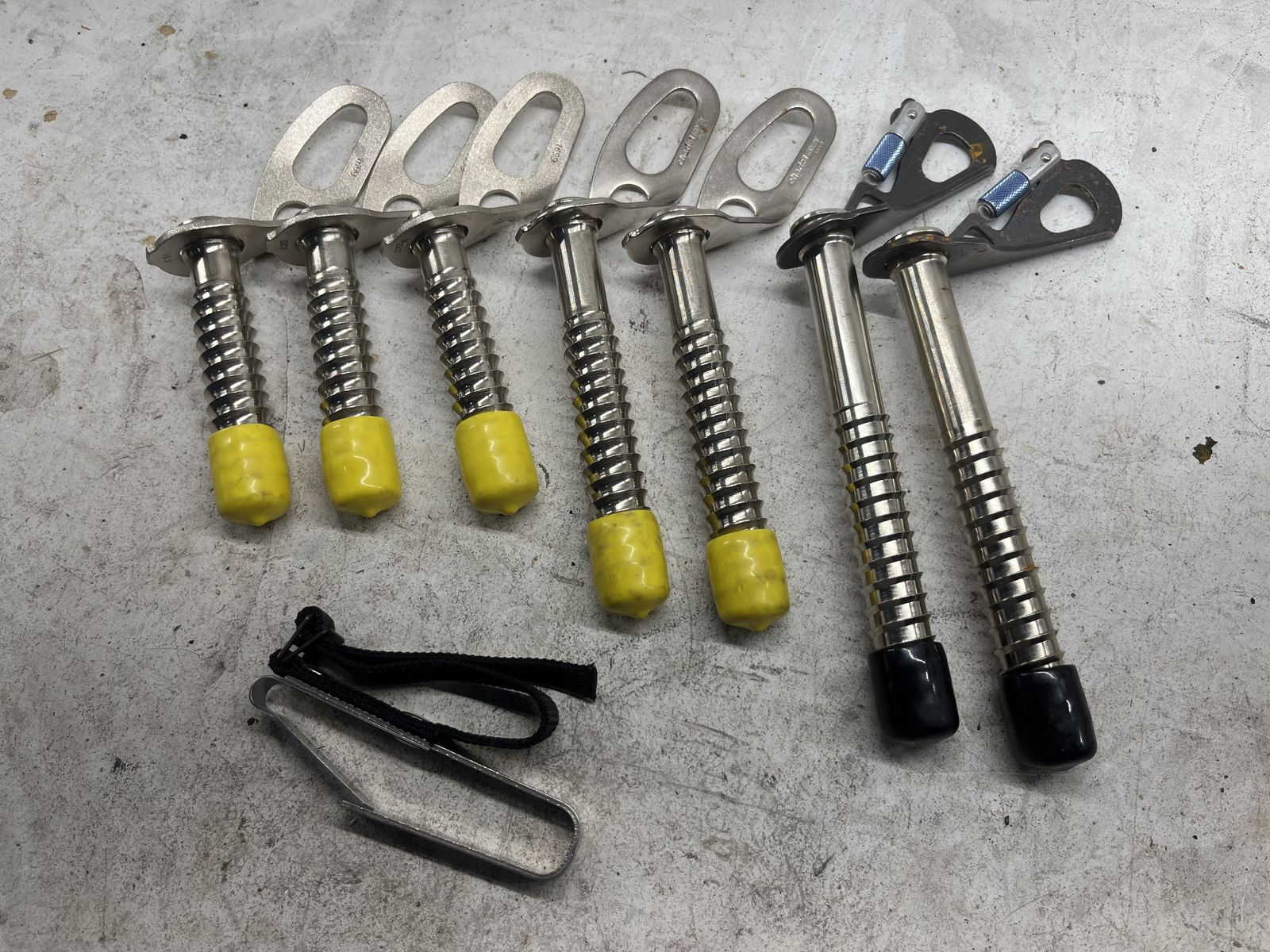 Ice Climbing Screws - Ice Climbing Protection Set - Black Diamond & Charlet Moser - Used twice - Excellent Condition