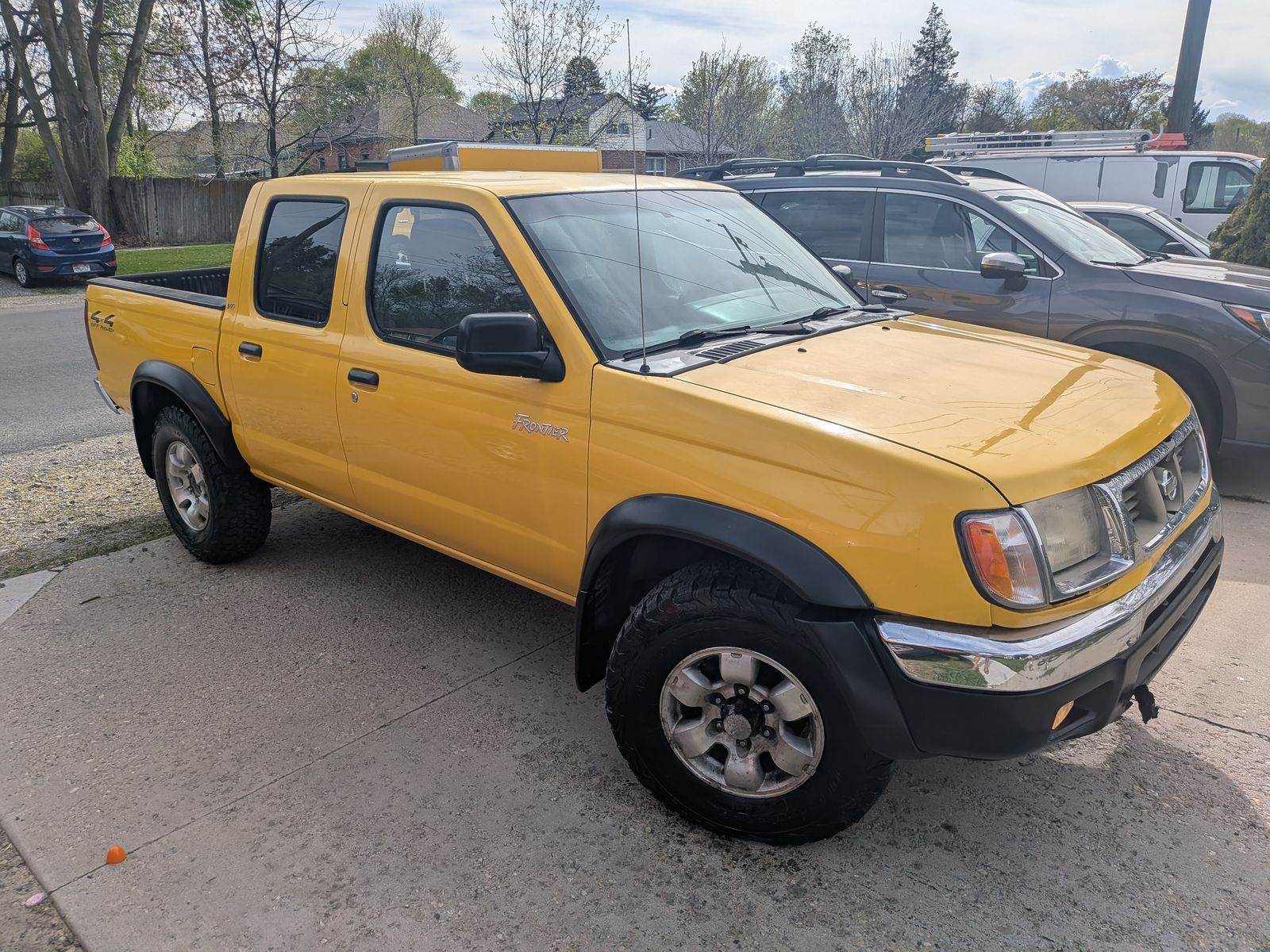 2000 NISSAN FRONTIER SE
