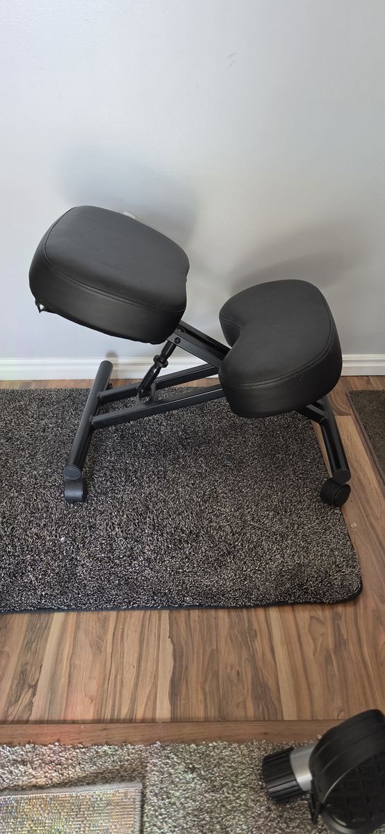 Ergonomic kneeling office chair
