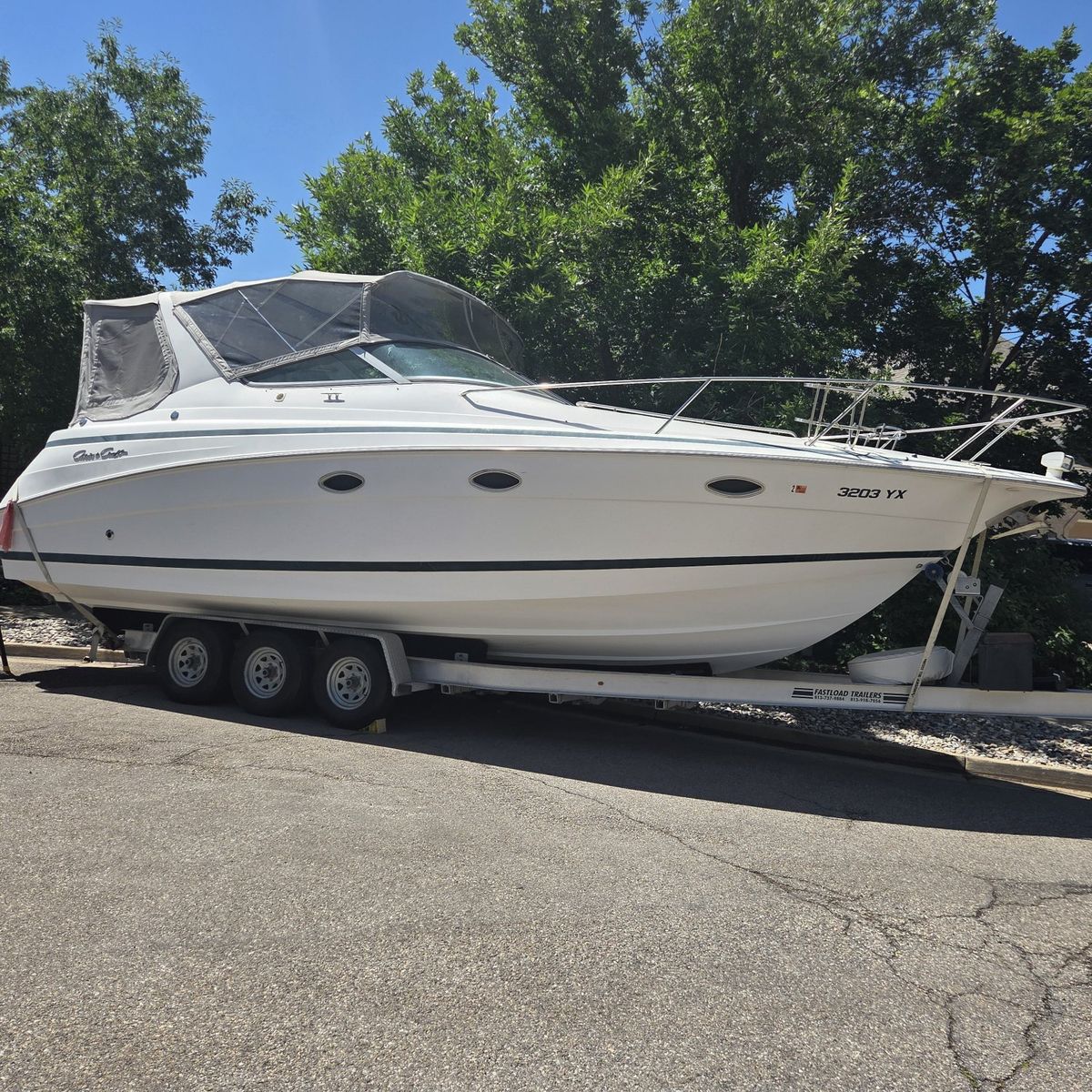 2001 Chris-Craft 328 Express Cruiser