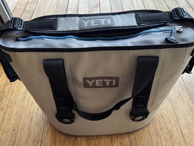 Yeti Hopper 30 soft side cooler - excellent used condition