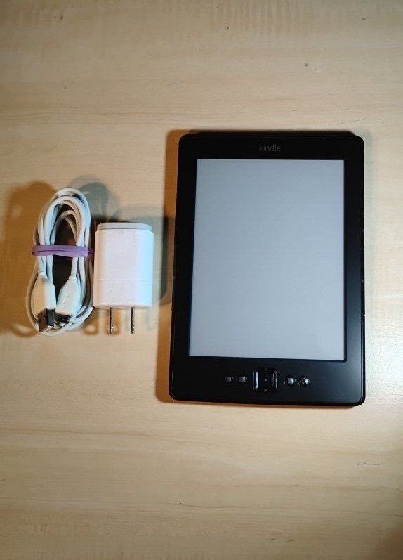 New Amazon Kindle model d01100 2 gig 1400 books Wi-Fi capable