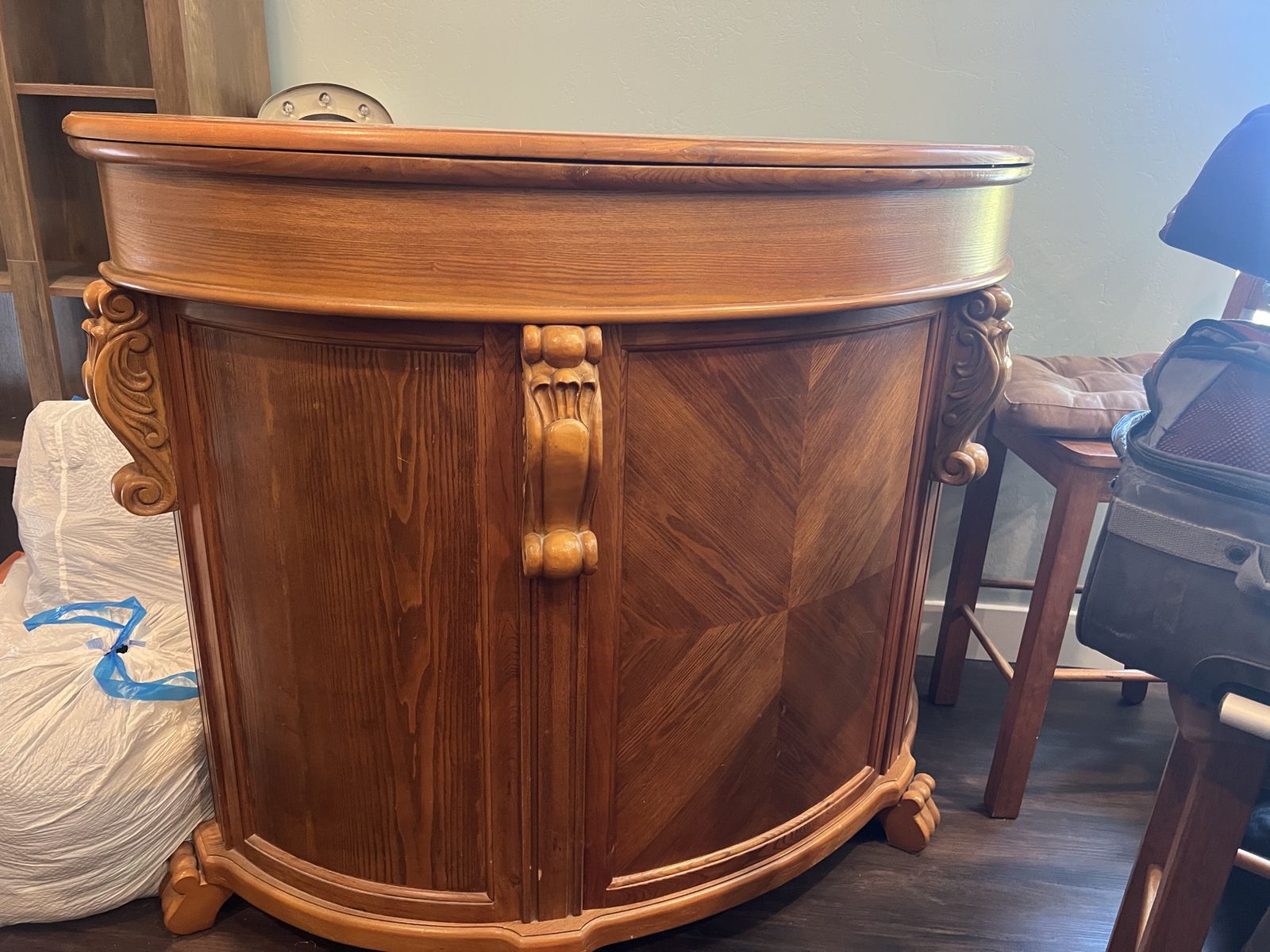 Bar style gambling table