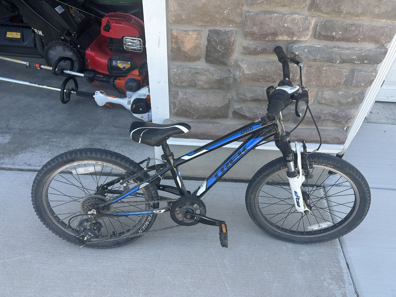 Trek MT 60 Kids Mountain Bike Black/Blue 20 Inch Wheels