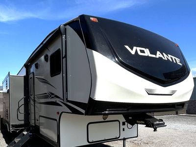 2019 Crossroads 5th Wheel, 34ft, 4 Seasons, 2 Slides, Sleeps 4, Electric Fire Place, New Battery, Clean Title, Excellent Quality