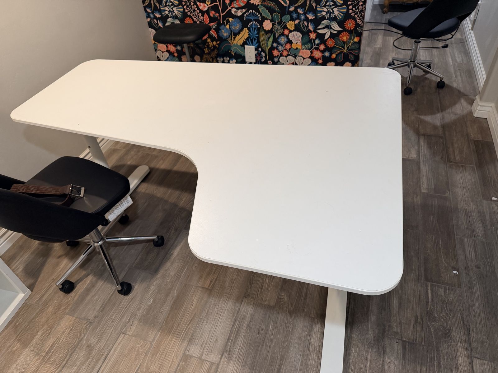 IKEA BEKANT Corner Desk – White – Great Condition