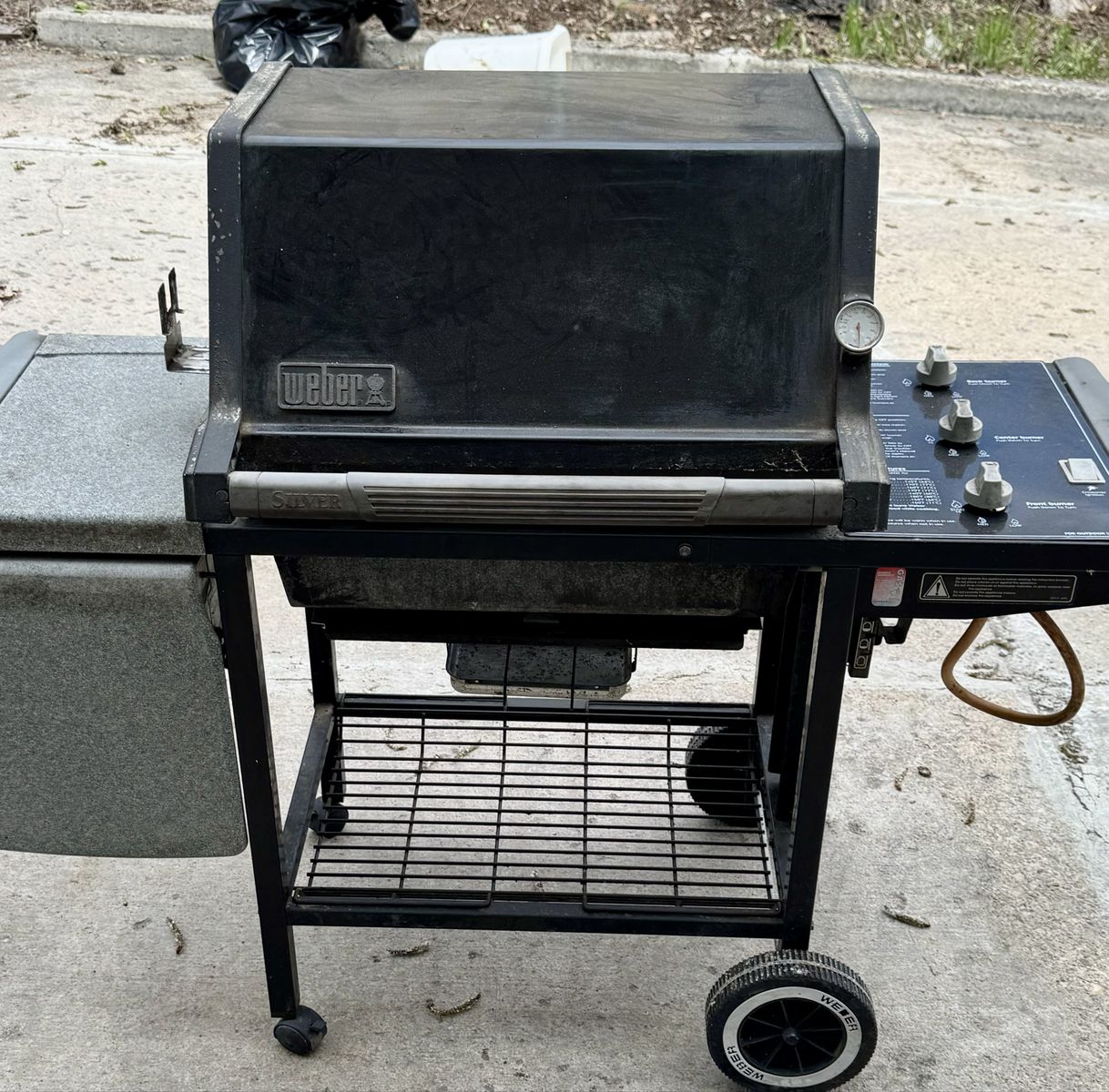 Weber Genesis Silver 3-burner Gas Grill. Cast iron box, 2 grates, flat plate, cover, etc