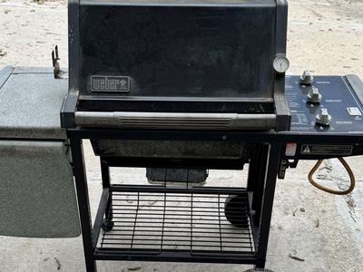 Weber Genesis Silver 3-burner Gas Grill. Cast iron box, 2 grates, flat plate, cover, etc