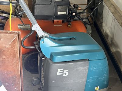 Tennant E5 Micro-Scrubber Floor Scrubber Machine - Used