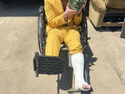Wheelchair adjustable legs