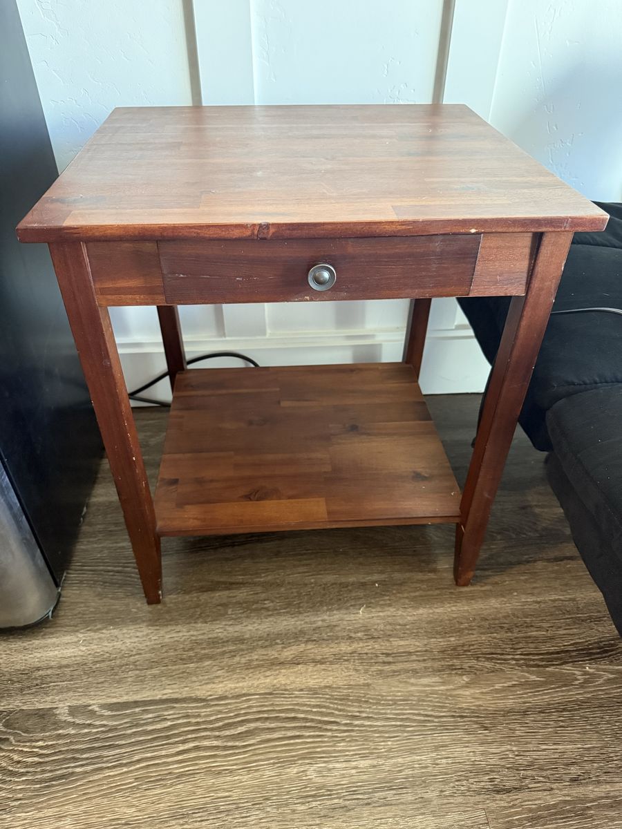 Wooden End Table with Drawer and Shelf - Side Table Nightstand, Good Condition