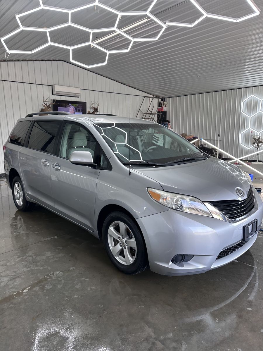 2012 Toyota Sienna LE 8-Passenger