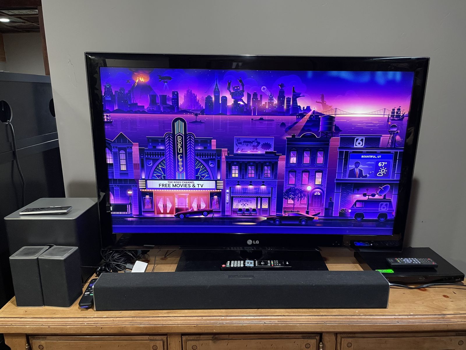 42" LED TV, Blu-Ray Player, Vizio Sound Bar, & Roku Player