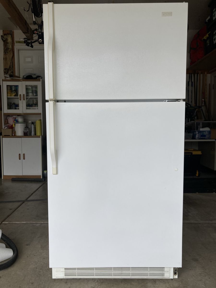 Refrigerator / Freezer - Magic Chef