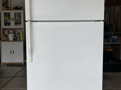 Refrigerator / Freezer - Magic Chef