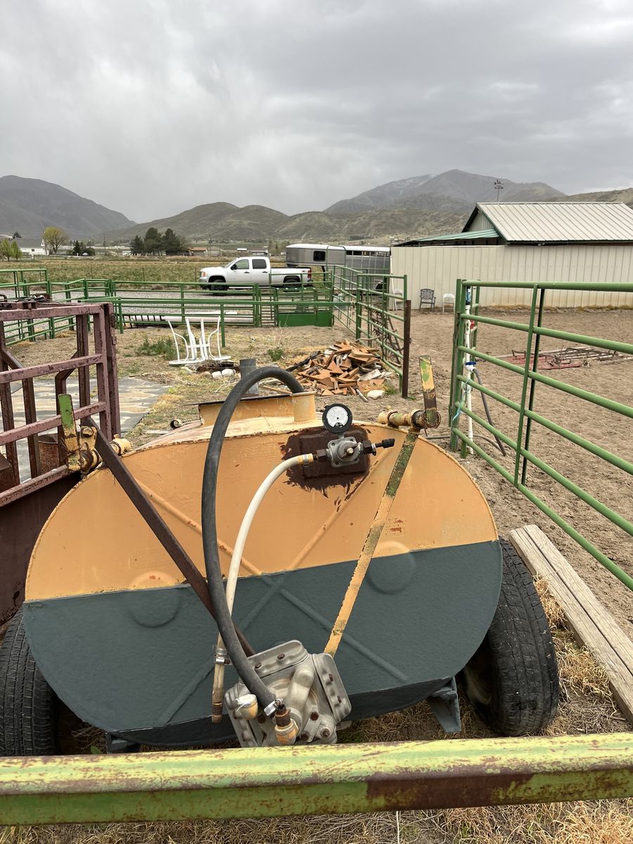 Single Axle Water Tank With PTO Pump