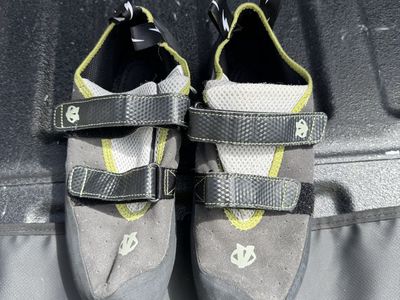 Evolv Defy rock climbing shoes size 13